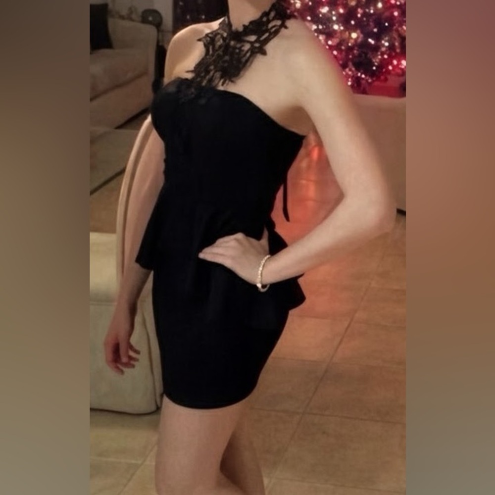 Windsor Black strapless Lace Halter detail  peplum Lace Mini Dress - Picture 2 of 16
